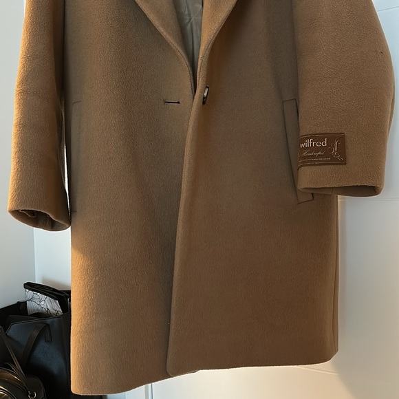 Aritzia The Only Mid Coat - Picture 8 of 9